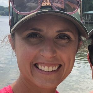 Meet your Posher, Lara